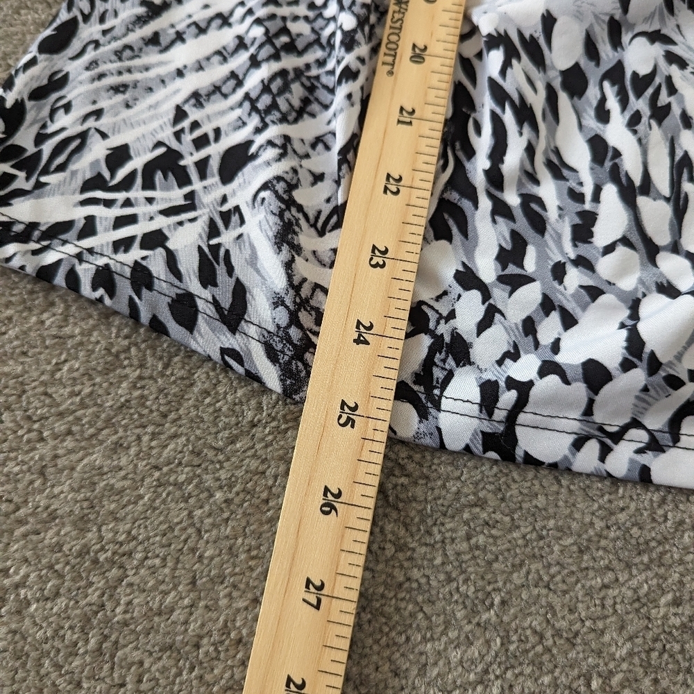 Mandee Abstract Monochrome Print Top with Waist Cinch - Size L Leopard Zebra - Picture 9 of 9